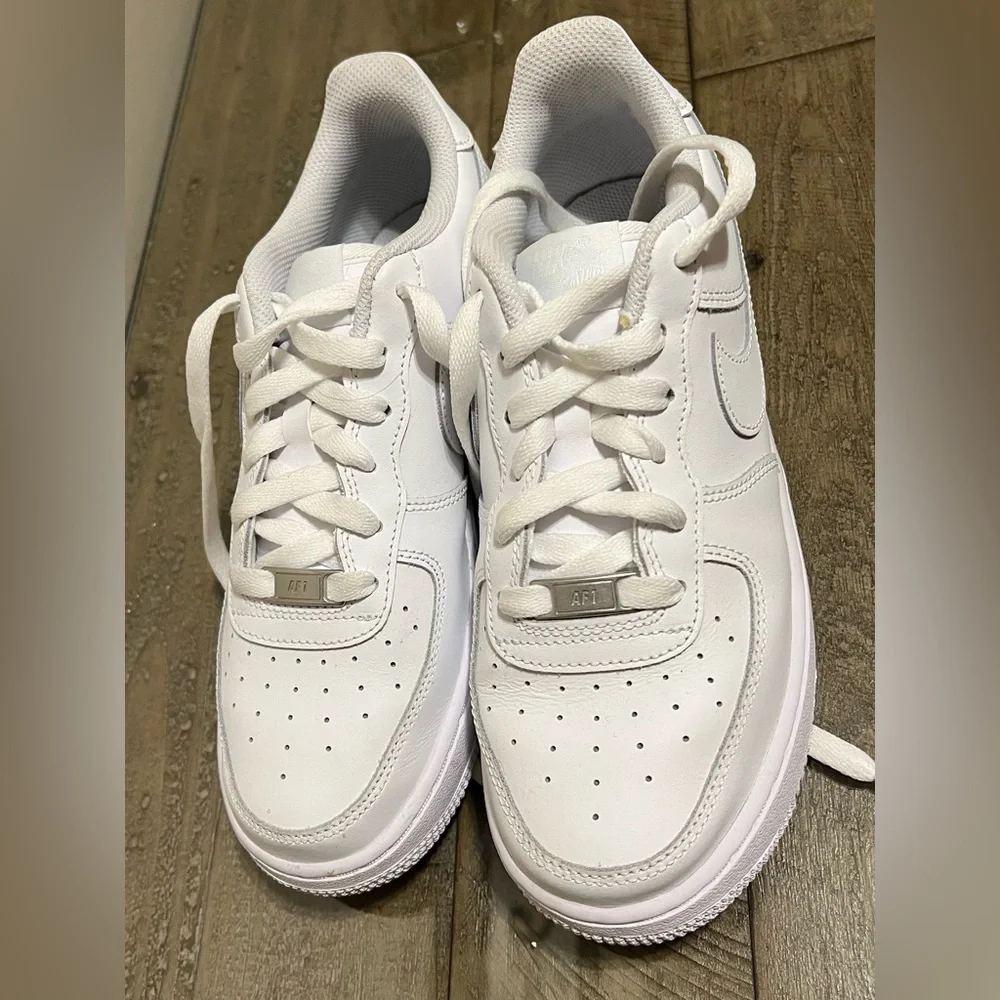 White Nike Air Force One - Picture 2 of 5
